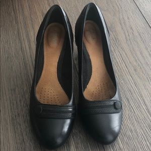 Size 8.5 Clarks Black leather heels